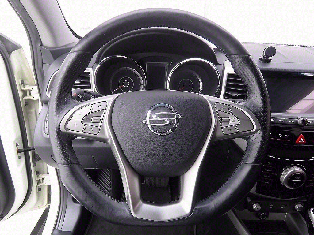 Ssangyong Tivoli - Vista 11