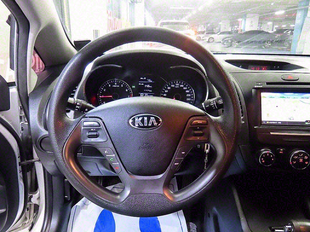 KIA K3 - Vista 8