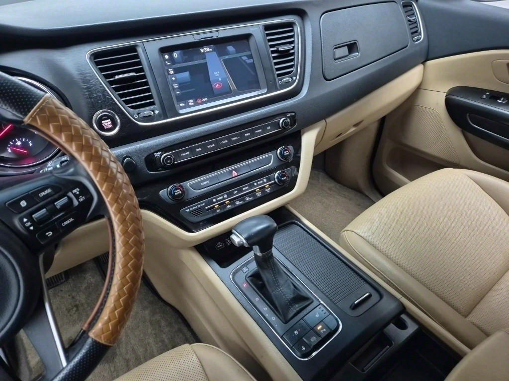 KIA Carnival - Vista 9