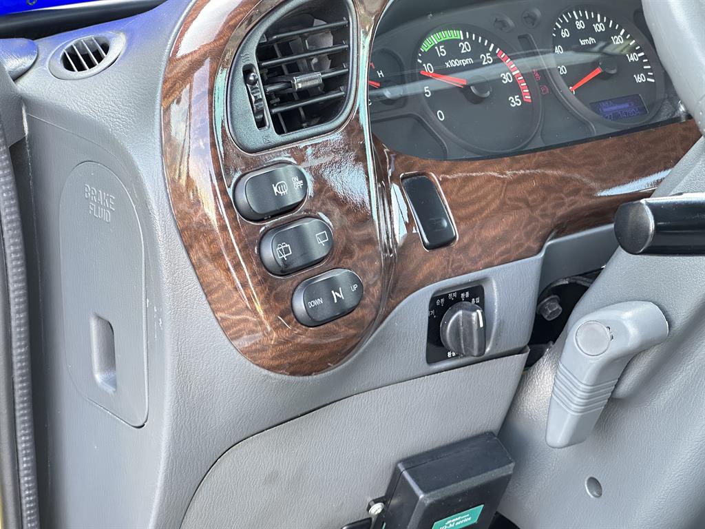 medium and large bus Hyundai bus - Vista 11