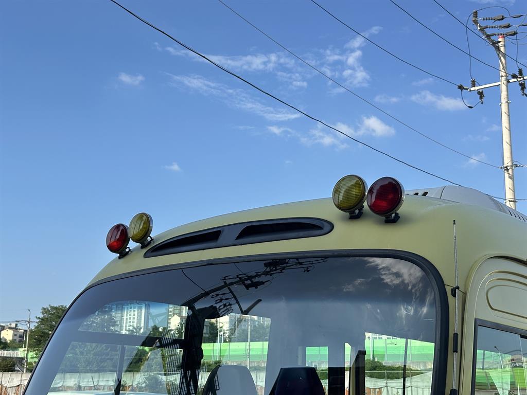 medium and large bus Hyundai bus - Vista 6