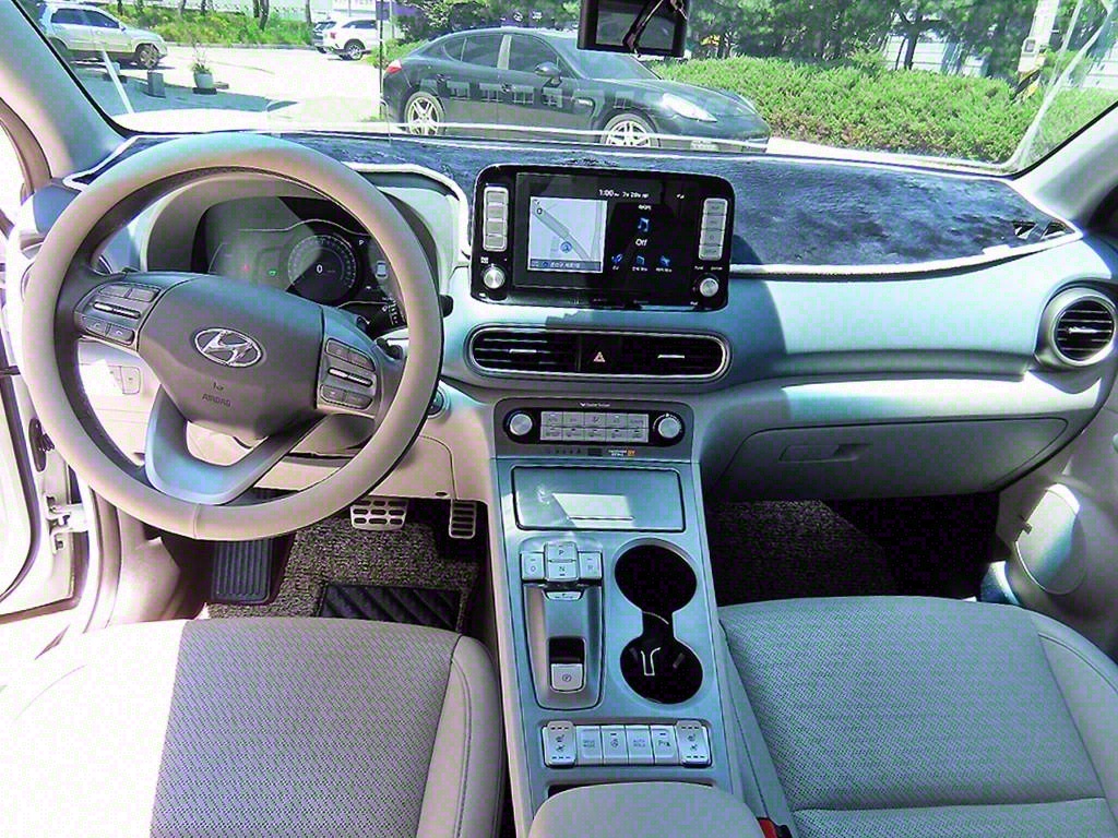 HYUNDAI Kona - Vista 7