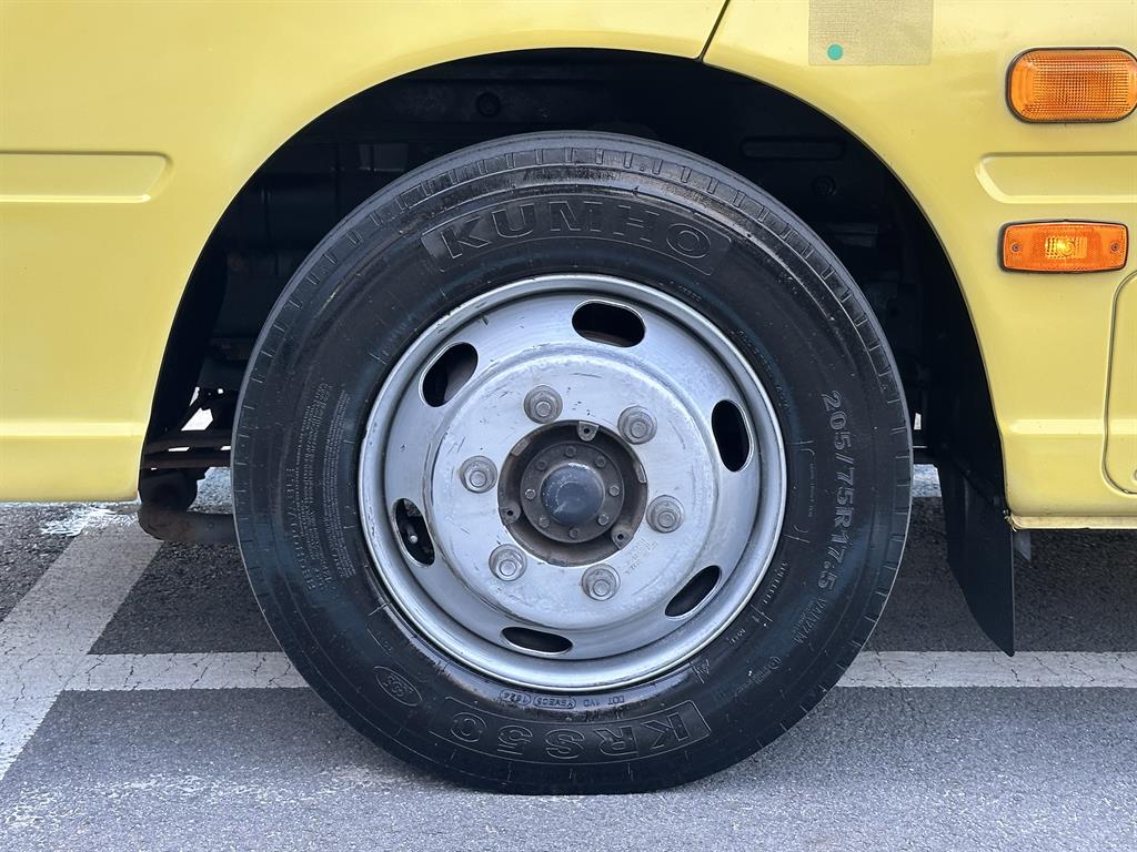 medium and large bus Hyundai bus - Vista 7