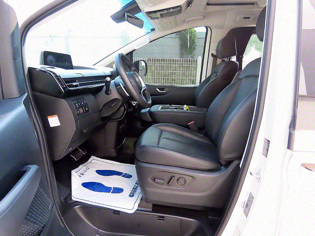 HYUNDAI Staria - Vista 5