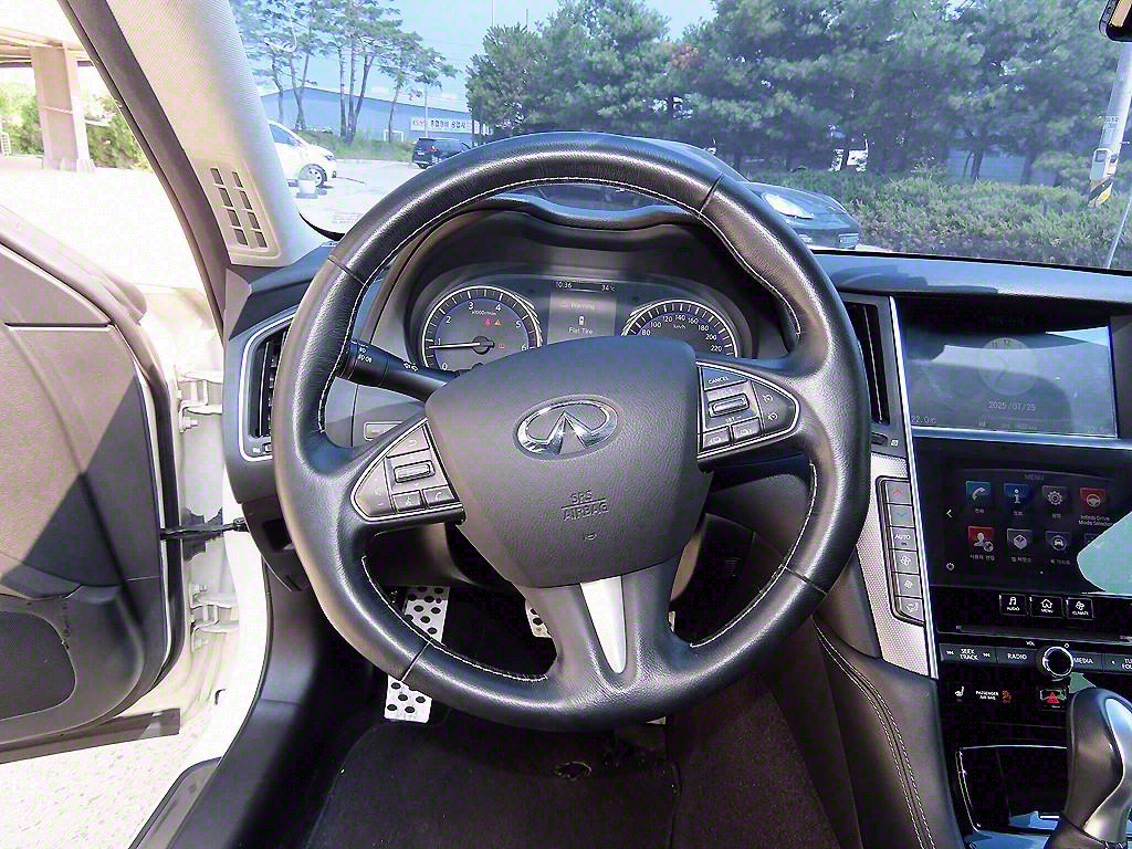 Infiniti Q - Vista 8