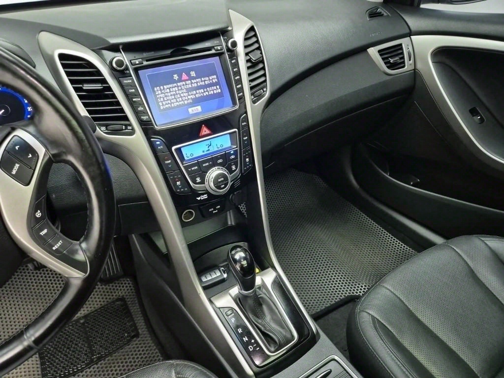 HYUNDAI i30 - Vista 10