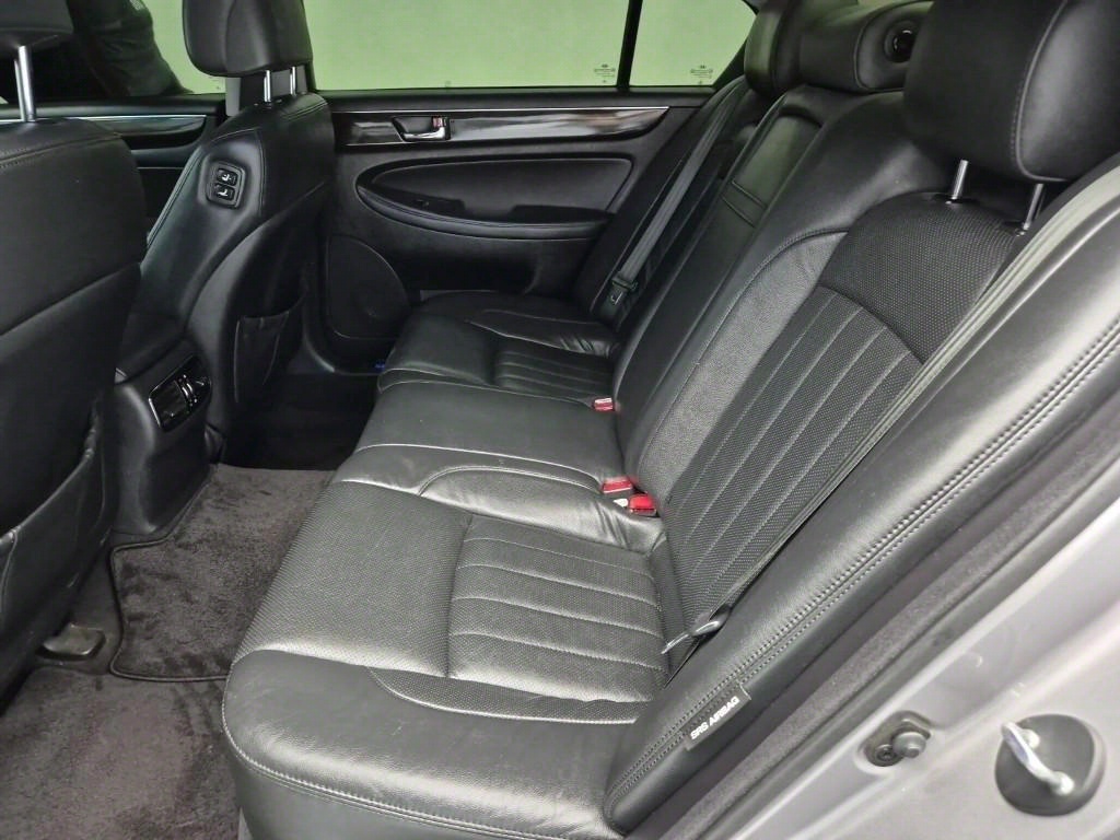 HYUNDAI Genesis - Vista 12