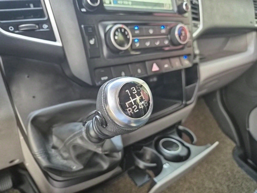 HYUNDAI Solati 2016 Negro - Importación desde Corea - HF Imports Iquique - Foto 15