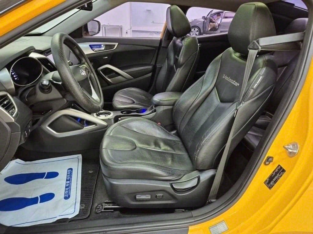 HYUNDAI Veloster - Vista 11