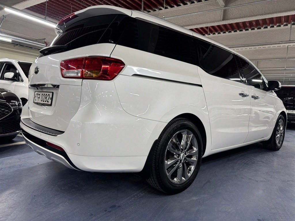 KIA Carnival - Vista 4