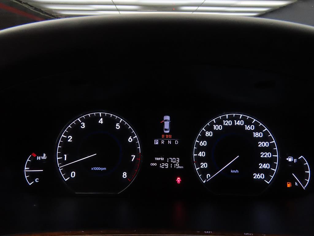 HYUNDAI Equus - Vista 9