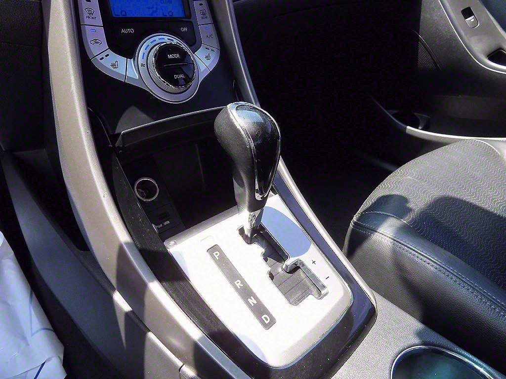 HYUNDAI Avante - Vista 11