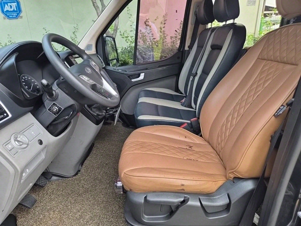 HYUNDAI Solati - Vista 12