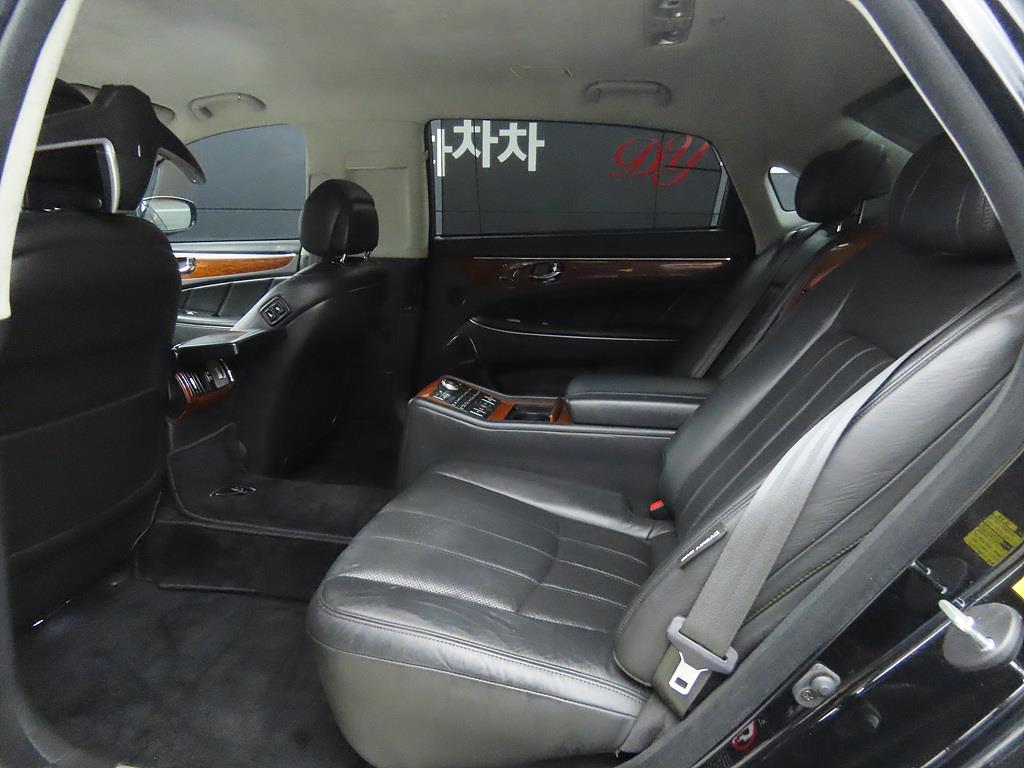 HYUNDAI Equus - Vista 6