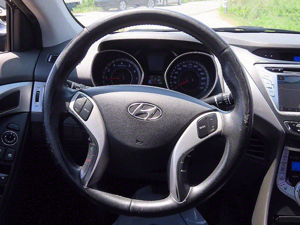 HYUNDAI Avante - Vista 7