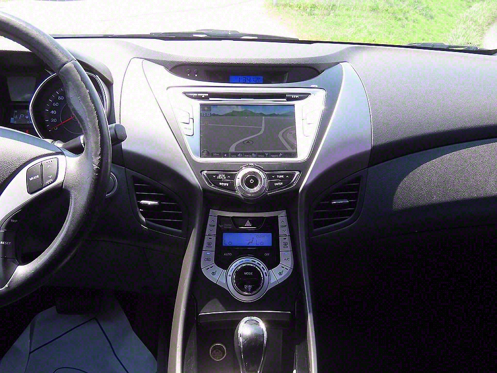 HYUNDAI Avante - Vista 10