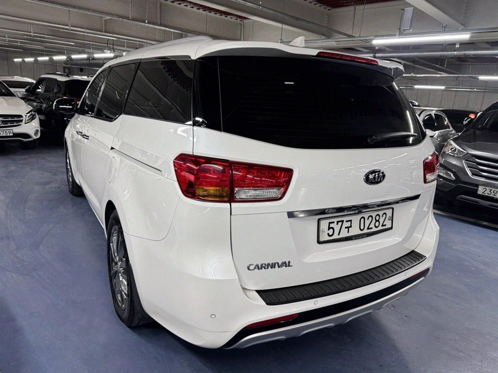 KIA Carnival - Vista 6