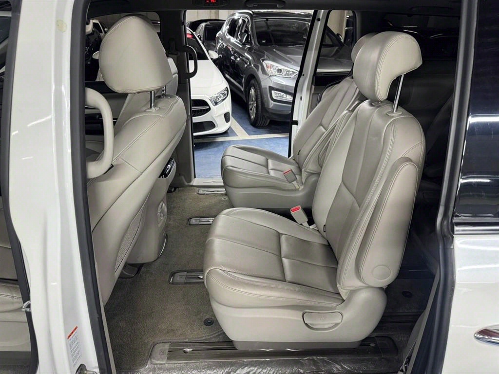 KIA Carnival - Vista 10