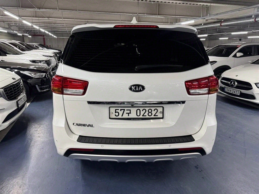 KIA Carnival - Vista 5