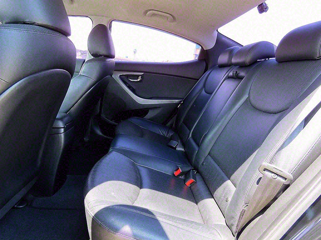 HYUNDAI Avante - Vista 6