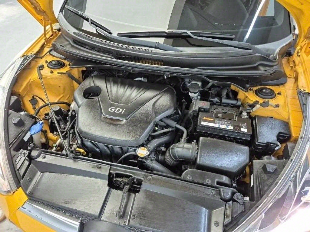 HYUNDAI Veloster - Vista 5