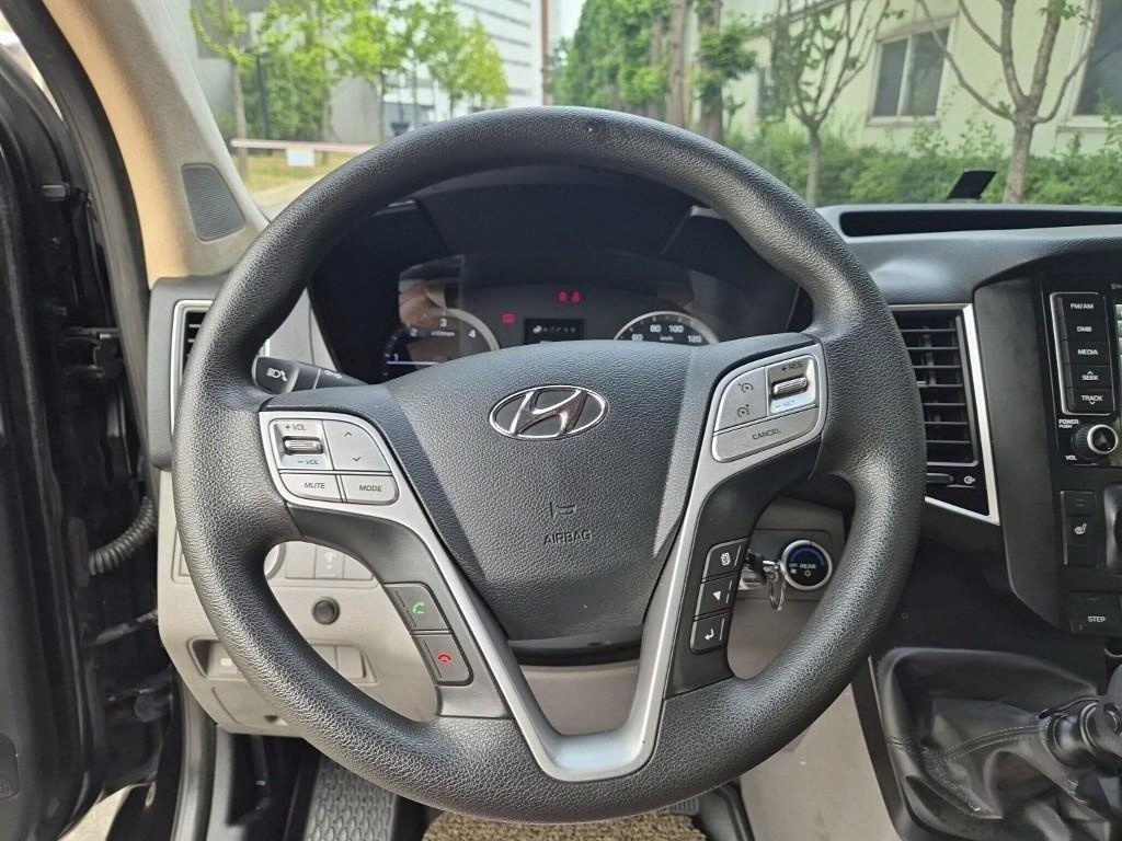 HYUNDAI Solati 2016 Negro - Importación desde Corea - HF Imports Iquique - Foto 16