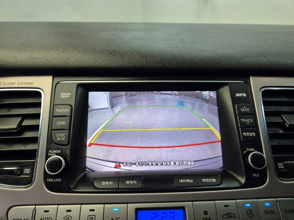 HYUNDAI Genesis - Vista 11