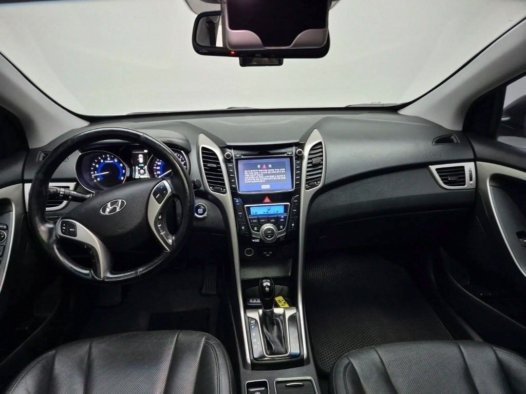 HYUNDAI i30 - Vista 7