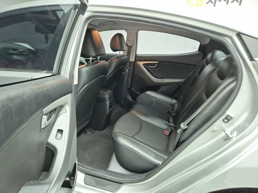 HYUNDAI Avante 2014 Plateado - Importación desde Corea - HF Imports Iquique - Foto 15