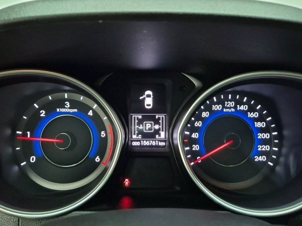 HYUNDAI Avante - Vista 5