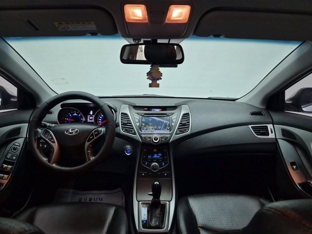 HYUNDAI Avante - Vista 8