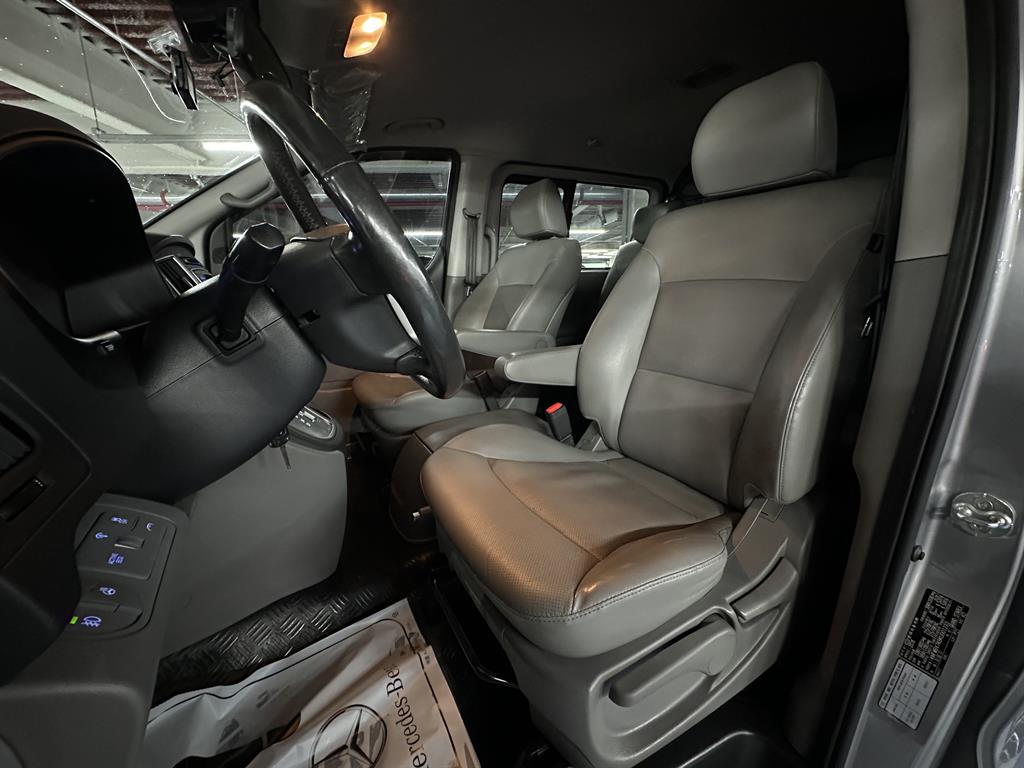 HYUNDAI Starex - Vista 6