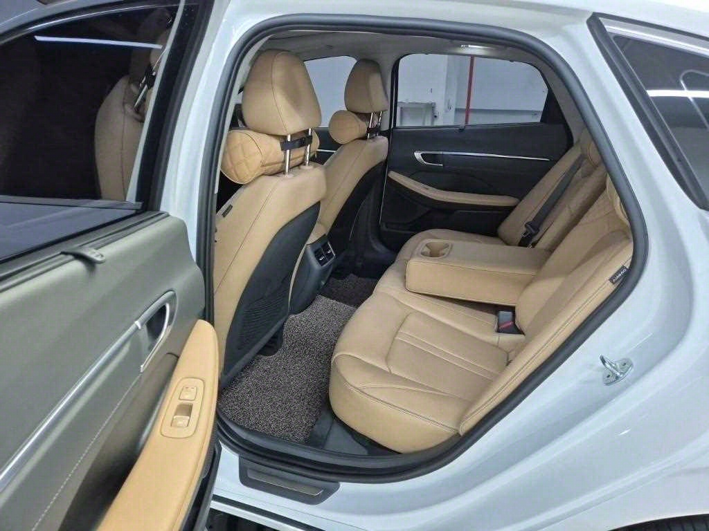 HYUNDAI Sonata - Vista 12