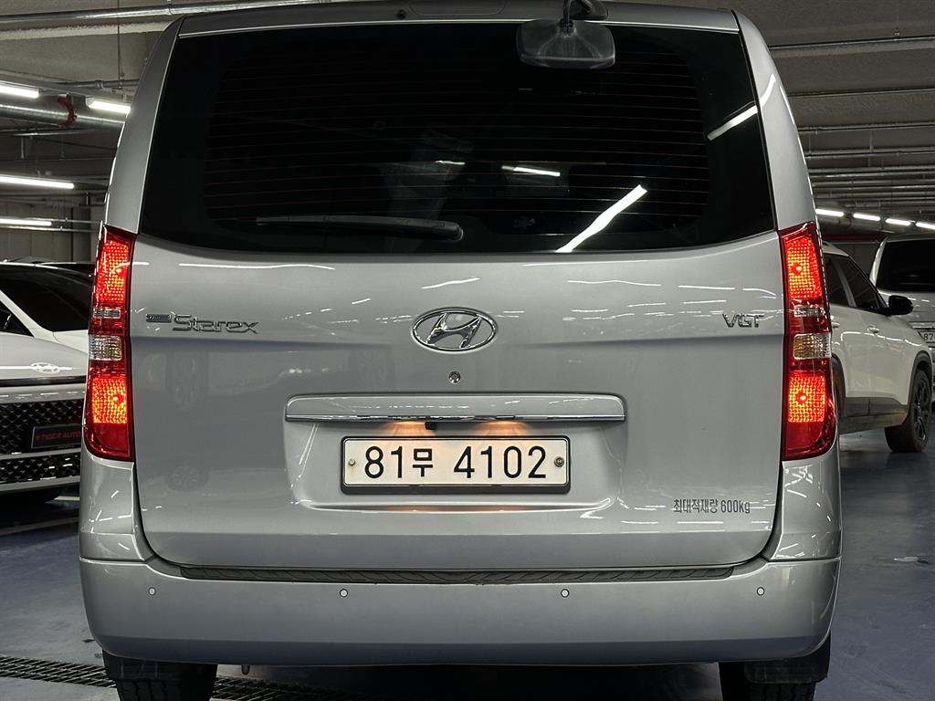 HYUNDAI Starex - Vista 4