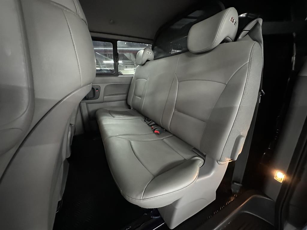 HYUNDAI Starex - Vista 7