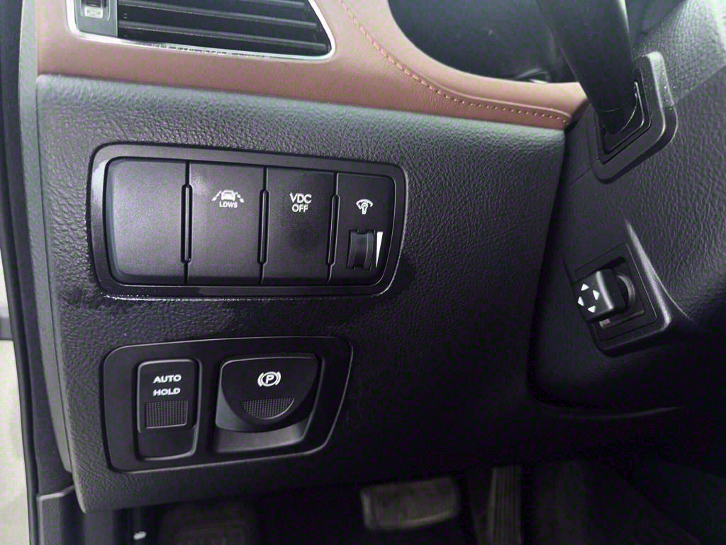 HYUNDAI Genesis - Vista 11