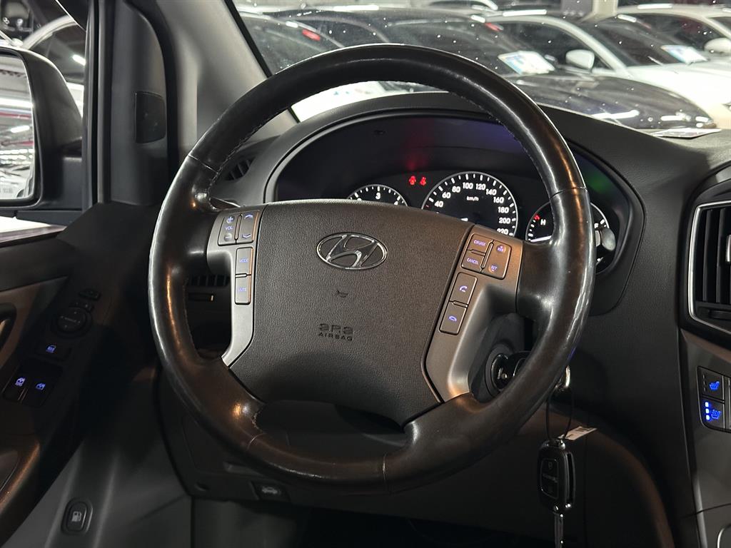 HYUNDAI Starex - Vista 9