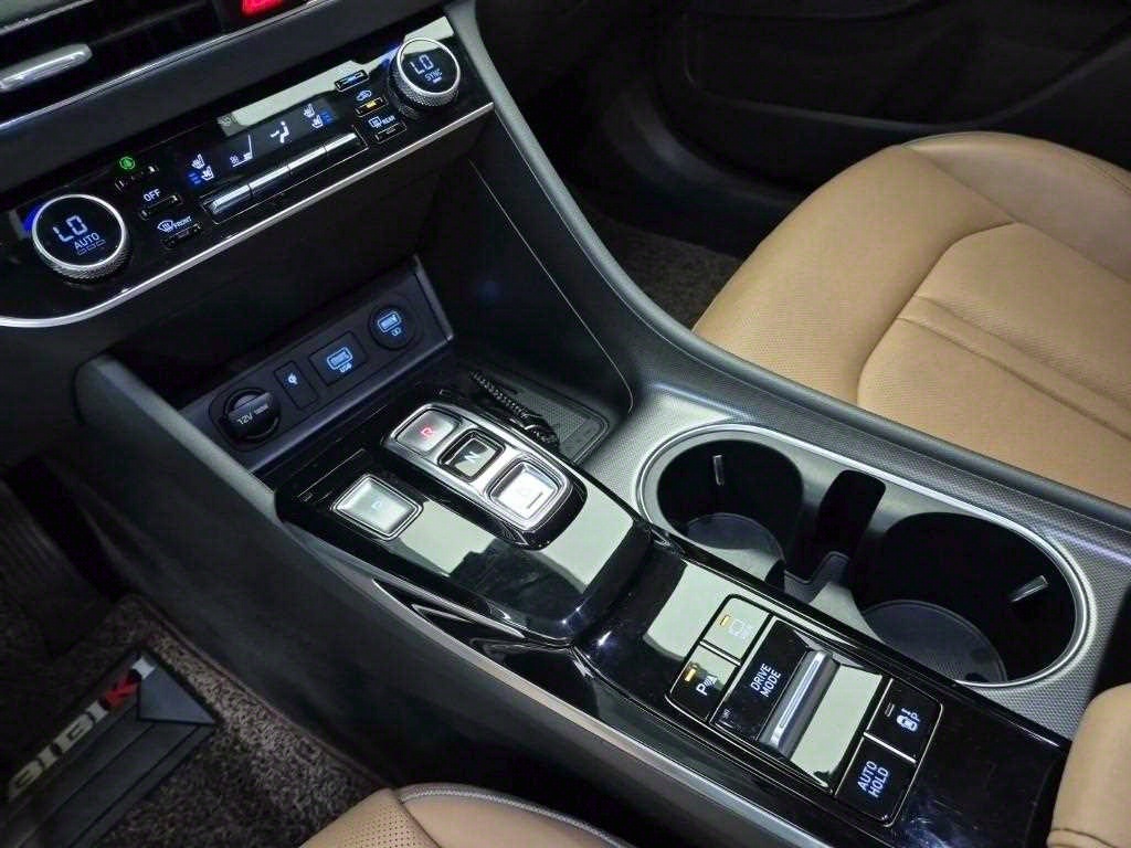 HYUNDAI Sonata - Vista 8