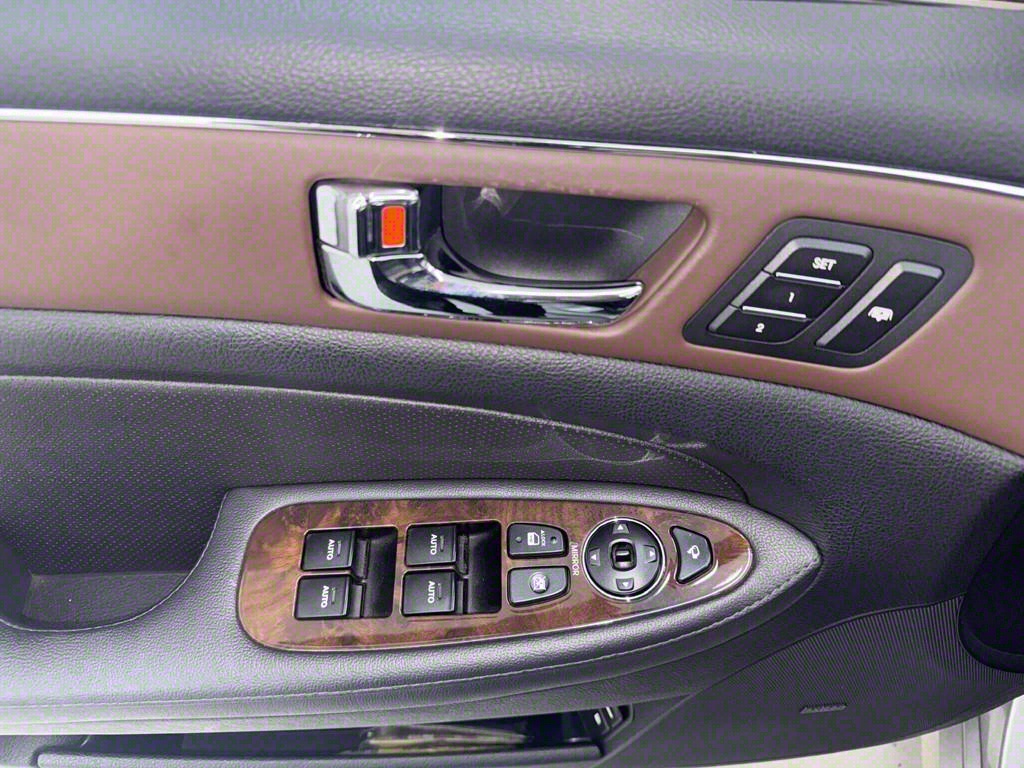 HYUNDAI Genesis - Vista 9