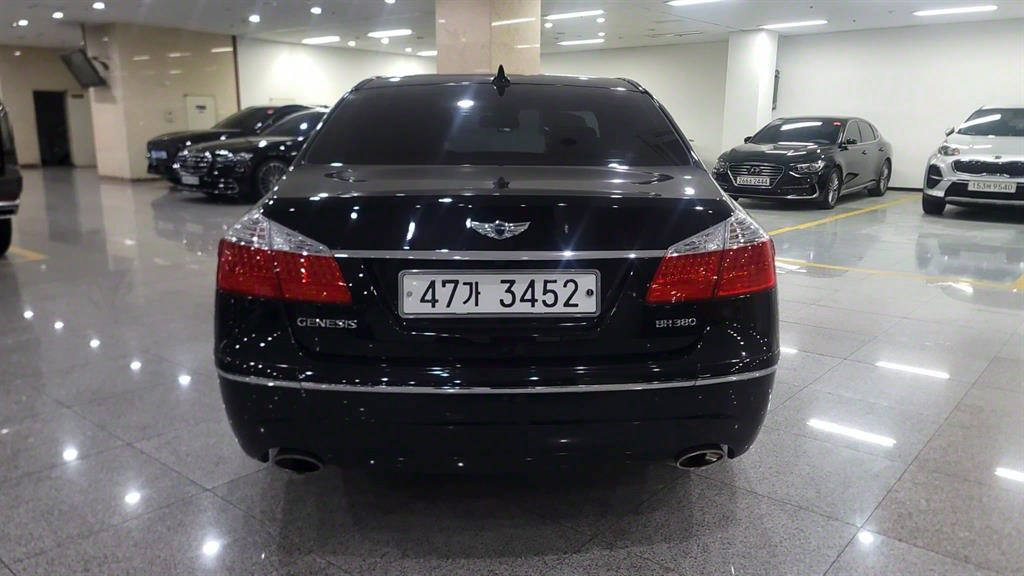 HYUNDAI Genesis - Vista 4