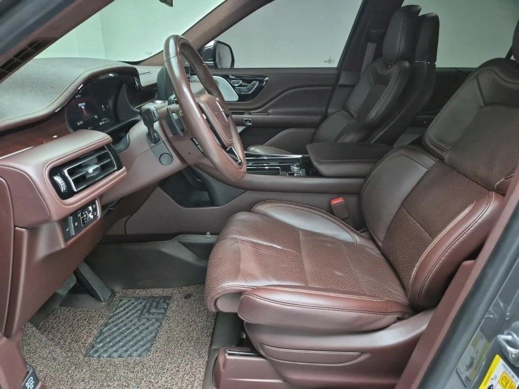 Lincoln Aviator - Vista 6