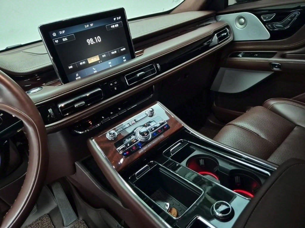 Lincoln Aviator - Vista 8