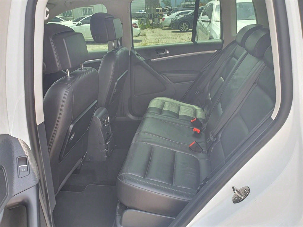 Volkswagen Tiguan - Vista 11