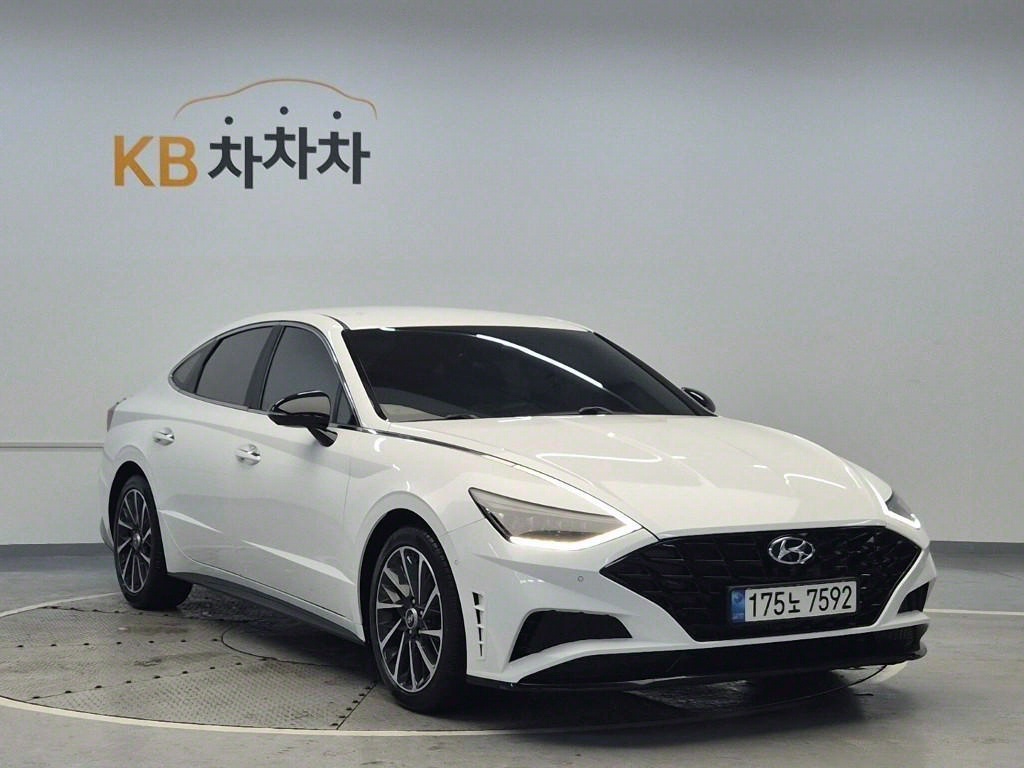 HYUNDAI Sonata - Vista 4