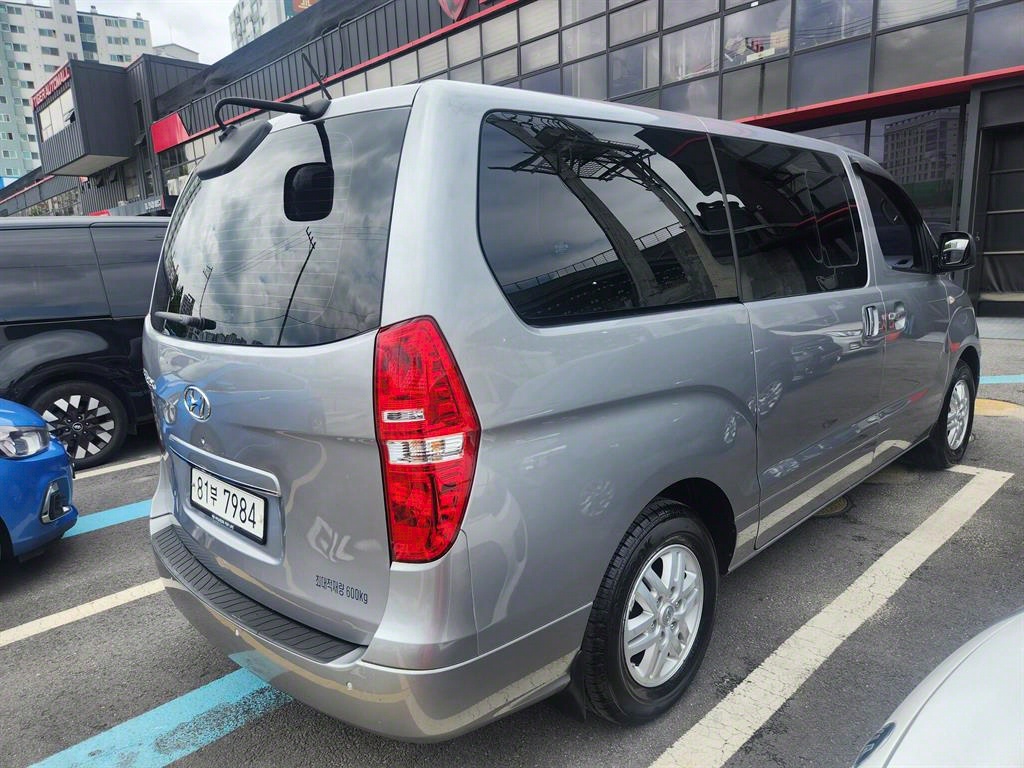 HYUNDAI Starex - Vista 5
