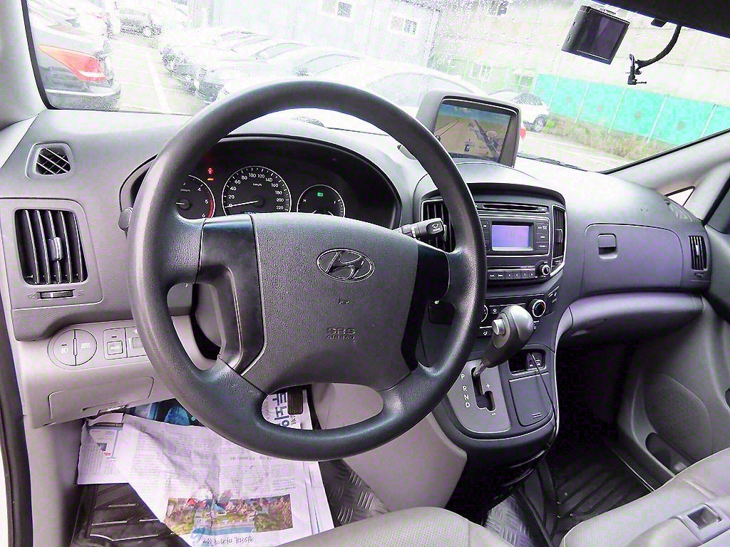 HYUNDAI Starex - Vista 8