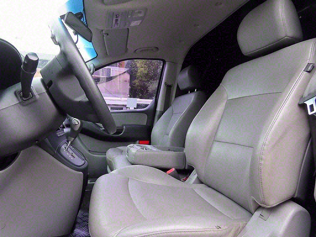 HYUNDAI Starex - Vista 5