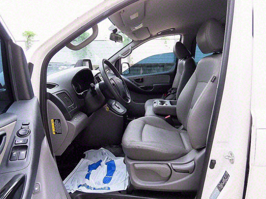 HYUNDAI Starex - Vista 5