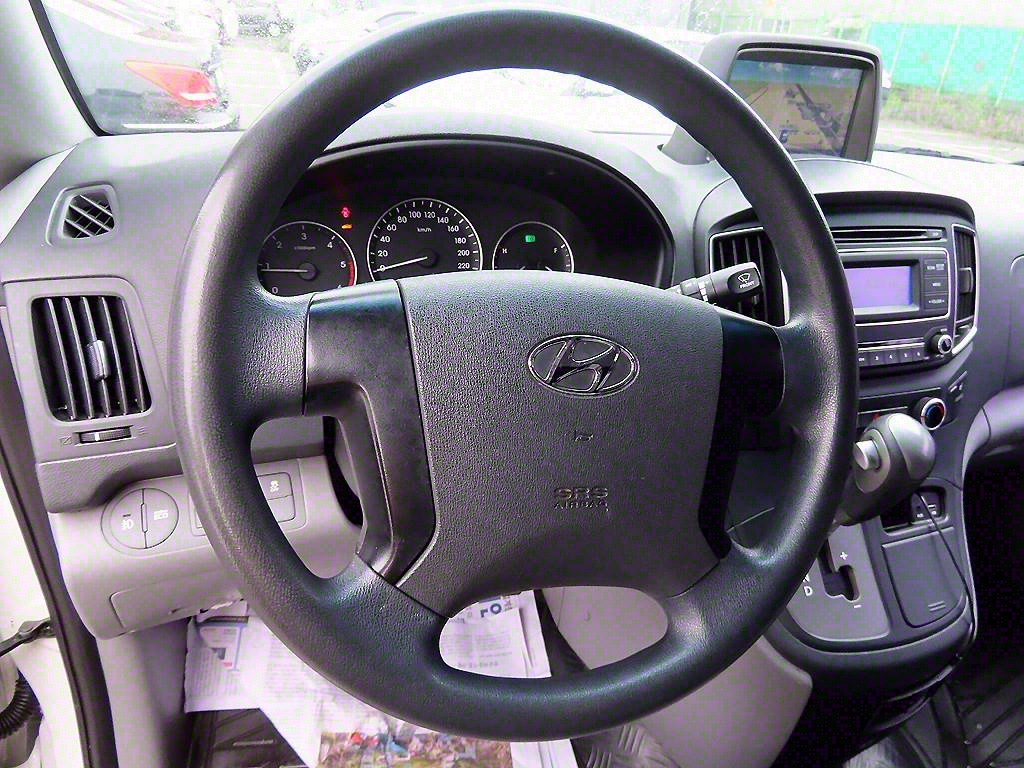 HYUNDAI Starex - Vista 6