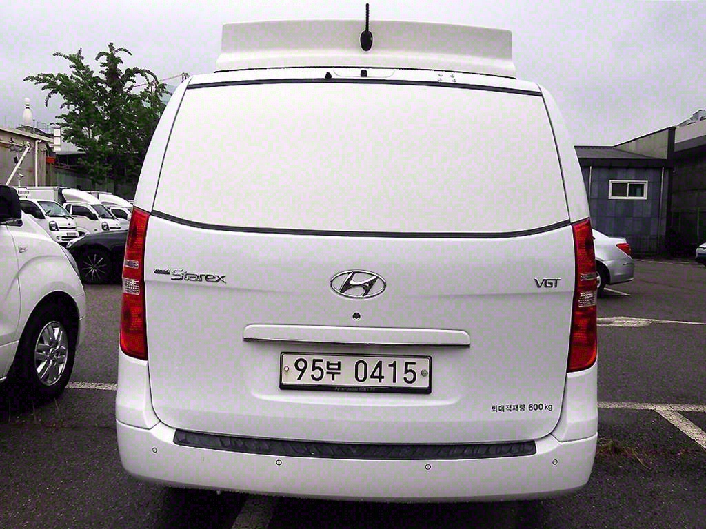 HYUNDAI Starex - Vista 4